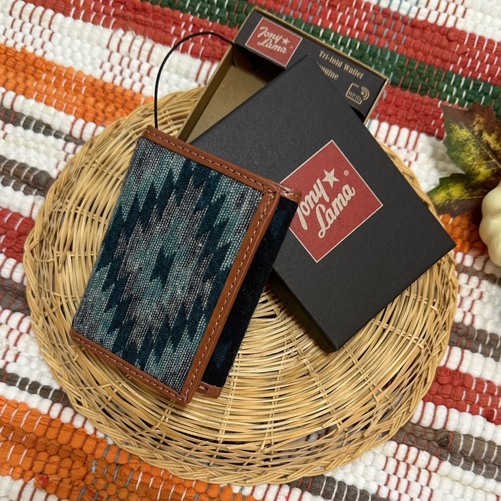 New Tony Lama Tri-Fold Wallet RFID Blue Aztec Canvas Leather Cowboy Western NWT - Picture 3 of 15